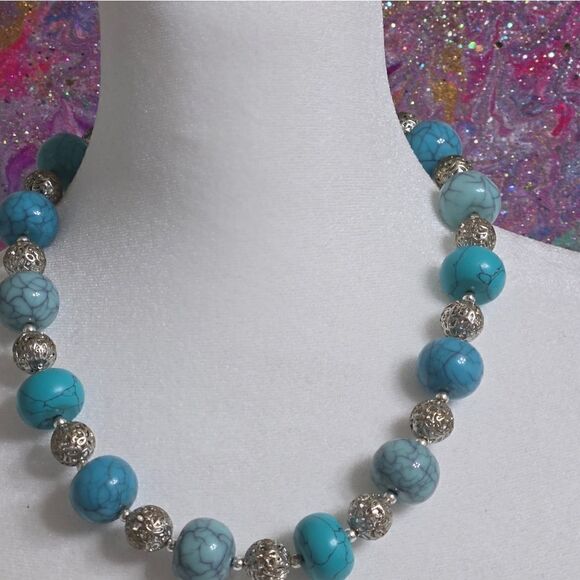 Turquoise Beaded Necklace - Picture 3 of 8